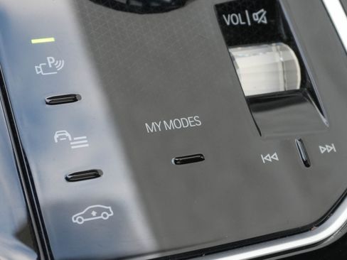 Certified 2023 BMW i7 xDrive60 AWD/4WD image 27