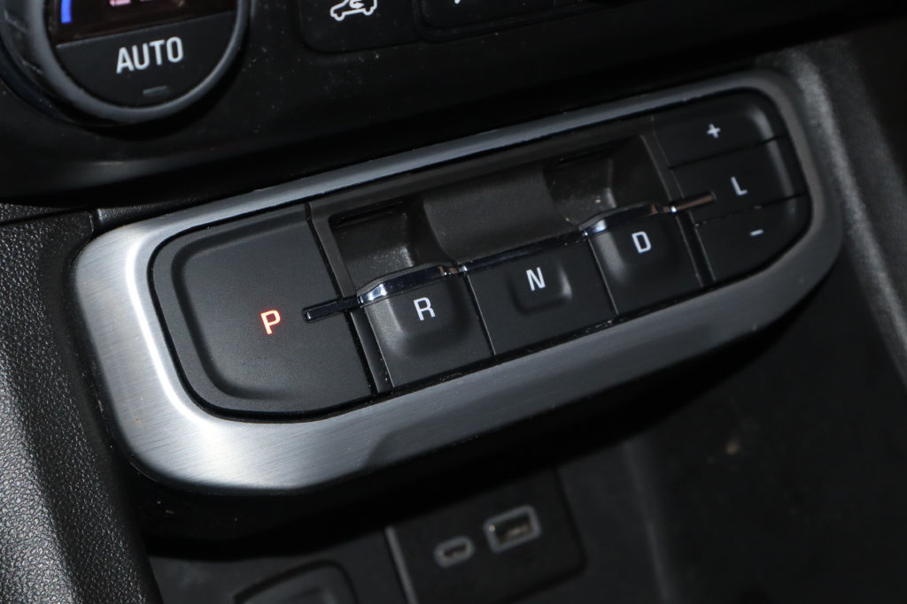 Used 2023 GMC Acadia SLE FWD image 30