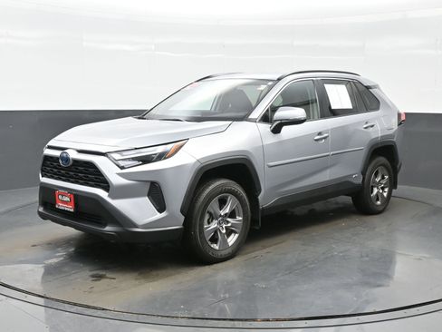 Used 2024 Toyota RAV4 XLE image 2