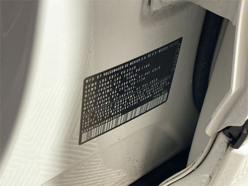 Used 2023 Volkswagen Tiguan SE R-Line image 20