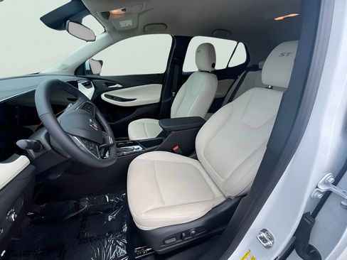 Used 2025 Buick Encore GX Sport Touring w/ Comfort Package image 11