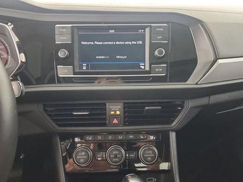 Used 2019 Volkswagen Jetta SE FWD image 13