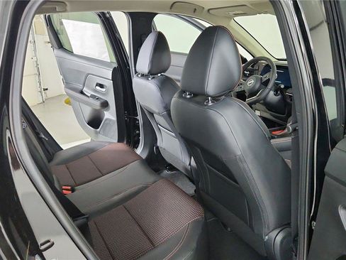 Certified 2025 Nissan Kicks SR FWD image 37