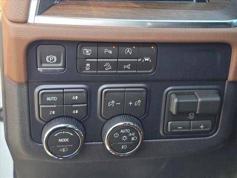 New 2026 Chevrolet Suburban High Country AWD/4WD image 24