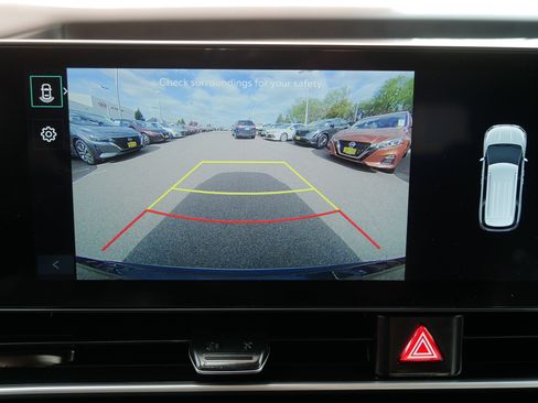 Used 2025 Kia Carnival FWD image 27