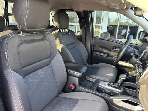 Used 2025 Nissan Frontier SV RWD image 11