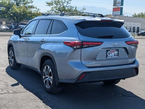 Used 2021 Toyota Highlander XLE AWD/4WD image 8