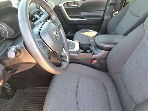 Used 2021 Toyota RAV4 XLE w/ Convenience Package image 16