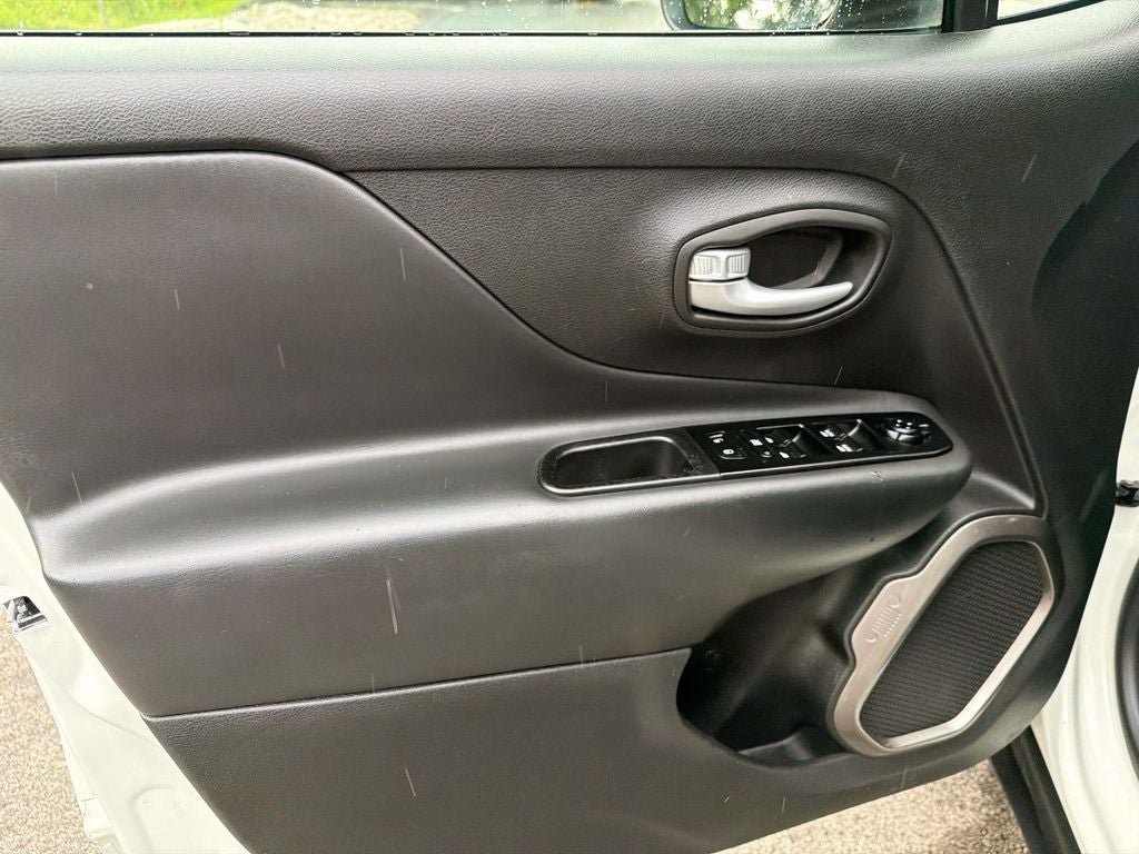 Used 2023 Jeep Renegade Latitude AWD/4WD image 27