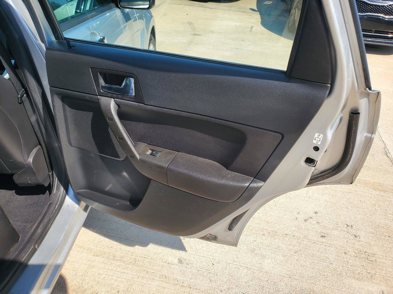 Used 2010 Ford Focus SEL FWD image 8