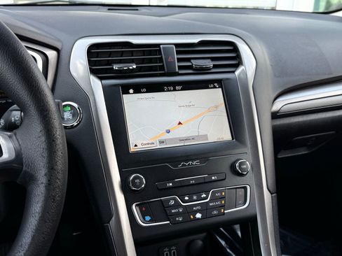 Used 2019 Ford Fusion SE FWD image 29