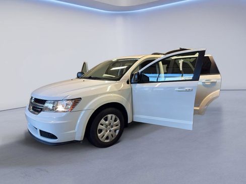 Used 2017 Dodge Journey SE FWD image 9