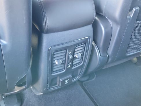 Used 2021 Jeep Grand Cherokee Laredo X AWD/4WD image 15