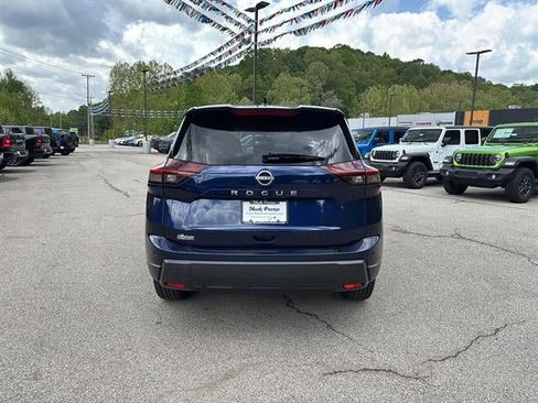 Used 2024 Nissan Rogue SV AWD/4WD image 6