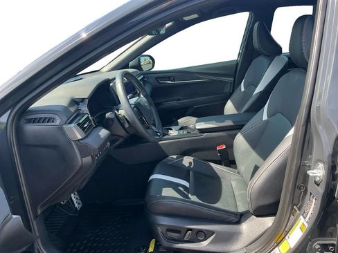 Used 2025 Toyota Camry SE w/ Convenience Package FWD image 14