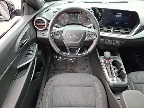 Certified 2024 Chevrolet Trax RS FWD image 11