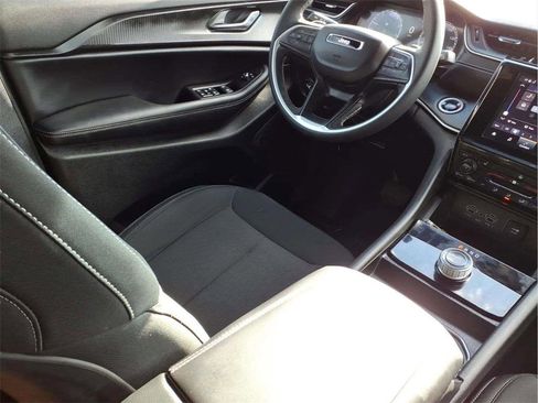 Used 2025 Jeep Grand Cherokee L Laredo w/ Luxury Tech Group I image 9