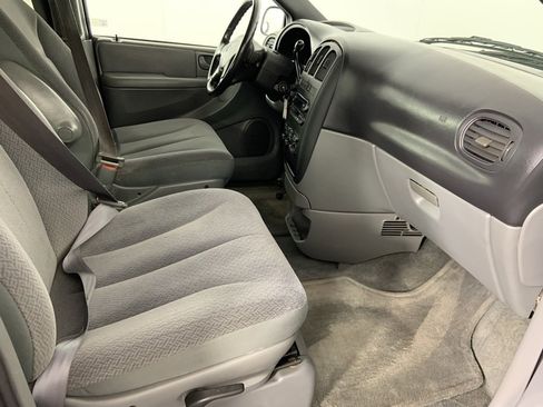 Used 2004 Dodge Grand Caravan SXT image 12
