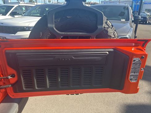 Used 2023 Jeep Wrangler Unlimited Rubicon 4xe w/ Steel Bumper Group image 29