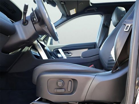 Certified 2025 Land Rover Discovery Sport Dynamic SE image 39