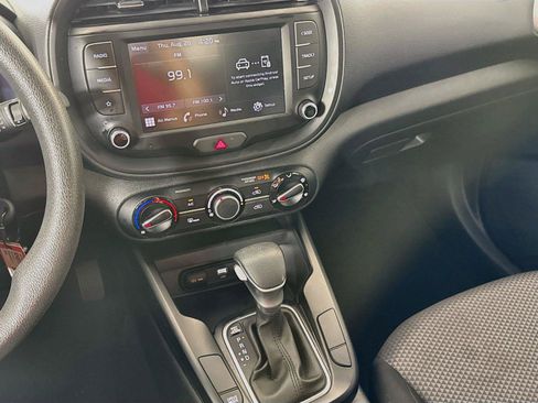 Used 2025 Kia Soul LX w/ LX Technology Package FWD image 12