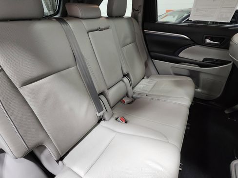 Used 2018 Toyota Highlander Limited Platinum image 21