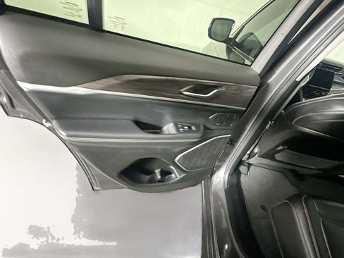 Used 2022 Jeep Grand Cherokee Limited 4xe image 27