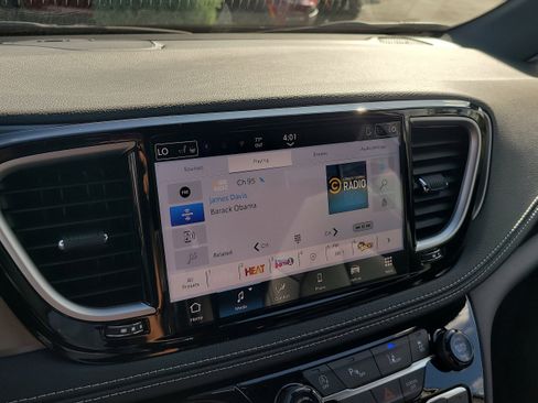 New 2026 Chrysler Pacifica Select FWD image 17