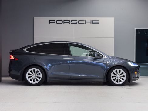 Used 2016 Tesla Model X 70D AWD/4WD image 8