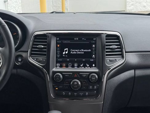 Used 2018 Jeep Grand Cherokee Altitude AWD/4WD image 13
