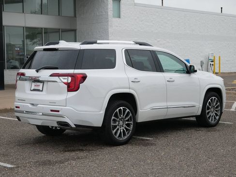Used 2023 GMC Acadia Denali w/ Denali Ultimate Package AWD/4WD image 3