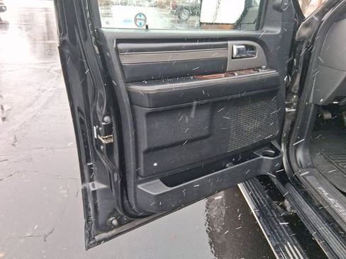 Used 2016 Ford Expedition Platinum image 9