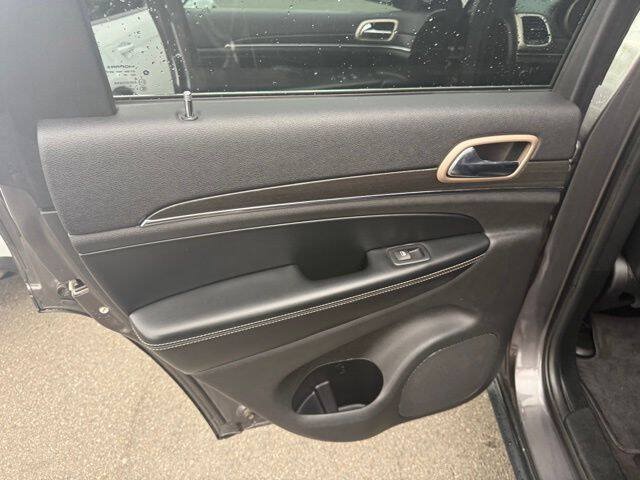 Used 2017 Jeep Grand Cherokee Limited AWD/4WD image 18