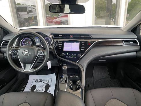 Used 2018 Toyota Camry LE image 20