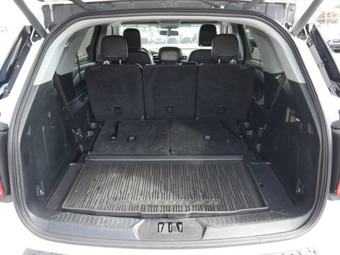 Used 2022 Ford Explorer XLT w/ Equipment Group 202A AWD/4WD image 12