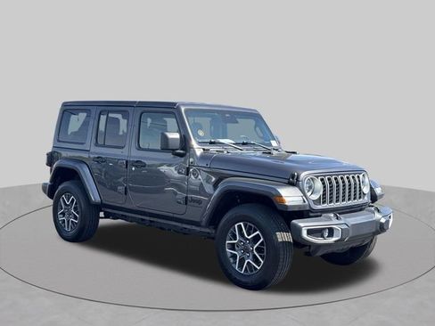 Used 2025 Jeep Wrangler Unlimited Sahara AWD/4WD image 12