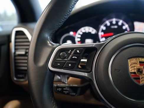 Used 2020 Porsche Cayenne Base image 33