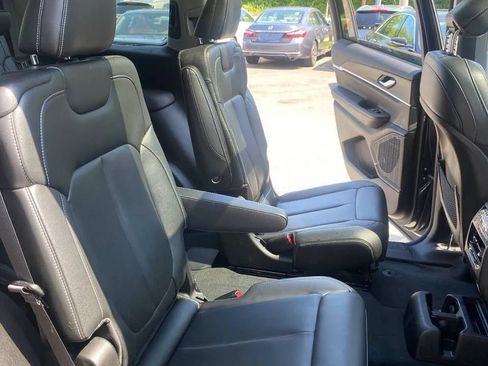 Used 2023 Jeep Grand Cherokee L Limited AWD/4WD image 29