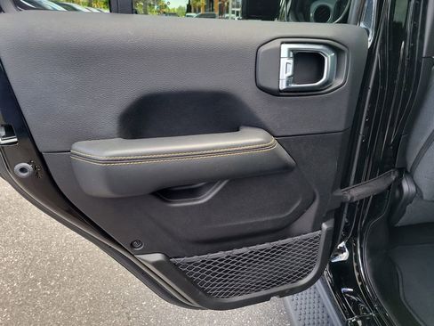 Used 2025 Jeep Wrangler Unlimited Sahara image 10