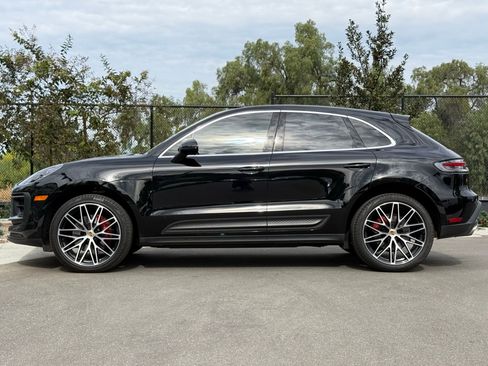 Certified 2022 Porsche Macan S image 2
