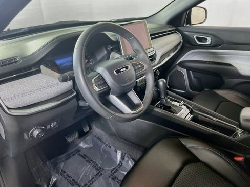 Used 2023 Jeep Compass Latitude AWD/4WD image 9