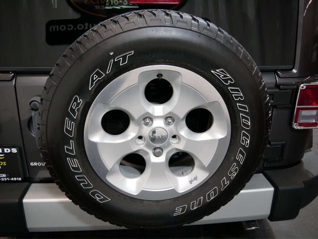 Used 2014 Jeep Wrangler Sahara AWD/4WD image 13