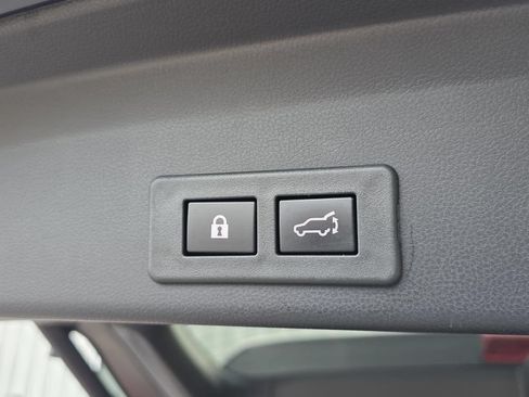 Used 2023 Subaru Ascent Touring AWD/4WD image 16