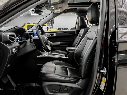 Used 2021 Ford Explorer Limited w/ Equipment Group 301A RWD image 3