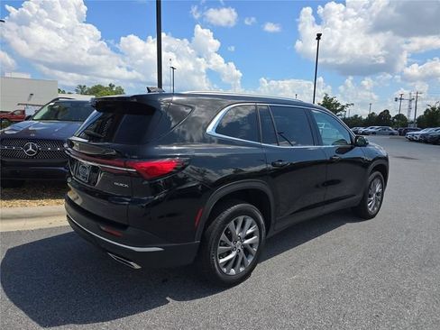 Used 2025 Buick Enclave Preferred FWD image 3