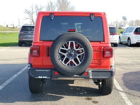 Used 2024 Jeep Wrangler Unlimited Sahara AWD/4WD image 6