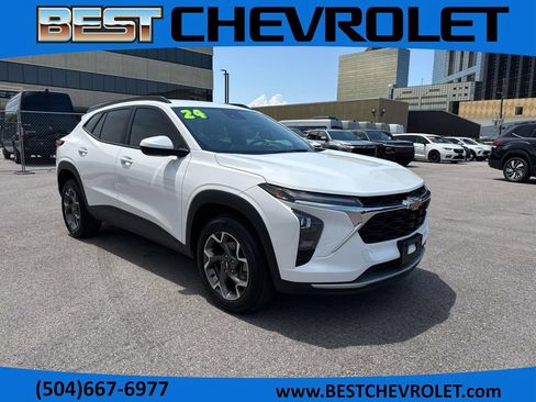 Used 2024 Chevrolet Trax LT FWD image 1