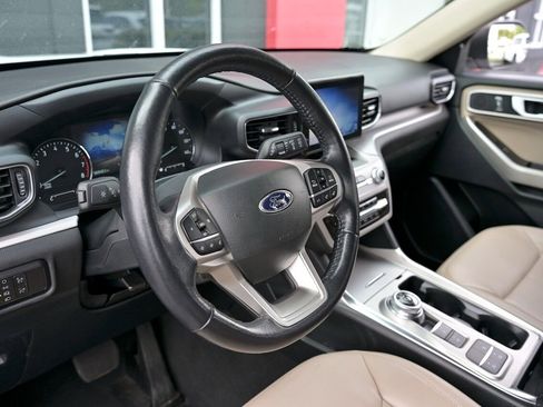 Used 2023 Ford Explorer XLT w/ Equipment Group 202A image 8