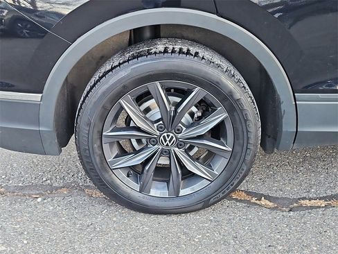 Used 2022 Volkswagen Tiguan SE image 9