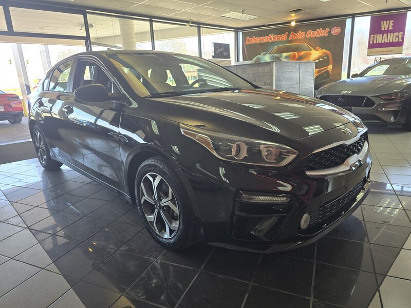 Used 2021 Kia Forte LXS FWD image 3